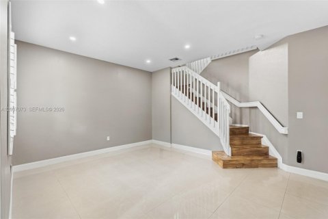 Villa ou maison à vendre à Pembroke Pines, Floride: 4 chambres, 225.57 m2 № 2395518 - photo 9