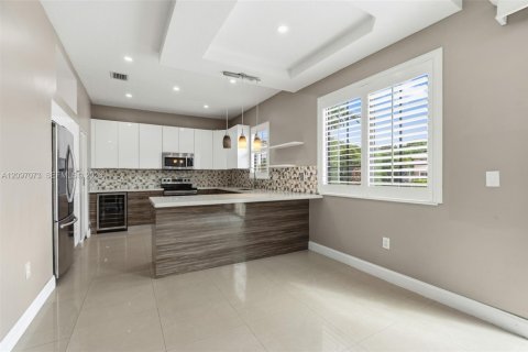 Villa ou maison à vendre à Pembroke Pines, Floride: 4 chambres, 225.57 m2 № 2395518 - photo 23