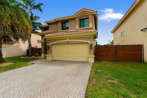 Villa ou maison à vendre à Pembroke Pines, Floride: 4 chambres, 225.57 m2 № 2395518 - photo 2