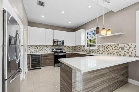 Villa ou maison à vendre à Pembroke Pines, Floride: 4 chambres, 225.57 m2 № 2395518 - photo 24