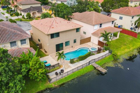 Villa ou maison à vendre à Pembroke Pines, Floride: 4 chambres, 225.57 m2 № 2395518 - photo 5