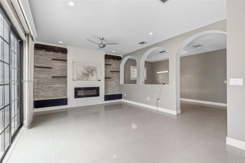 Villa ou maison à vendre à Pembroke Pines, Floride: 4 chambres, 225.57 m2 № 2395518 - photo 25