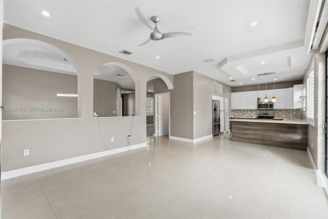 Villa ou maison à vendre à Pembroke Pines, Floride: 4 chambres, 225.57 m2 № 2395518 - photo 22