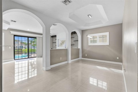 Villa ou maison à vendre à Pembroke Pines, Floride: 4 chambres, 225.57 m2 № 2395518 - photo 14