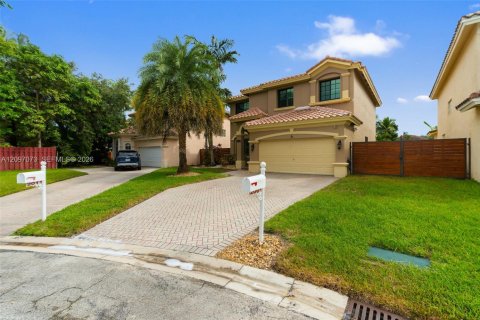 Villa ou maison à vendre à Pembroke Pines, Floride: 4 chambres, 225.57 m2 № 2395518 - photo 6