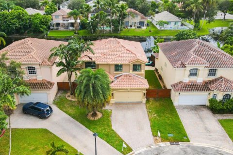 Villa ou maison à vendre à Pembroke Pines, Floride: 4 chambres, 225.57 m2 № 2395518 - photo 4