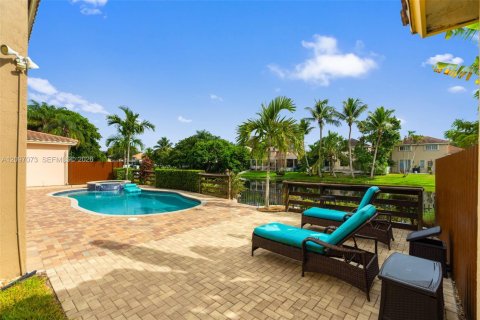 Villa ou maison à vendre à Pembroke Pines, Floride: 4 chambres, 225.57 m2 № 2395518 - photo 30