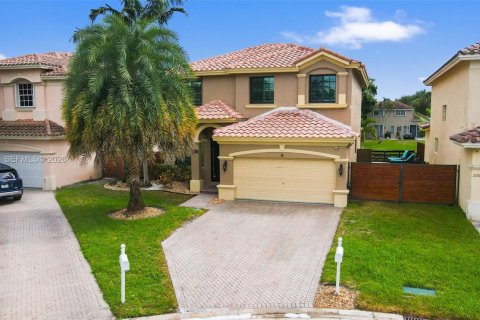 Villa ou maison à vendre à Pembroke Pines, Floride: 4 chambres, 225.57 m2 № 2395518 - photo 3