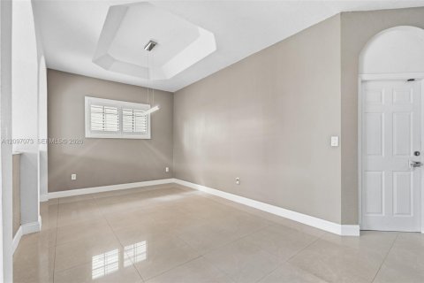Villa ou maison à vendre à Pembroke Pines, Floride: 4 chambres, 225.57 m2 № 2395518 - photo 19