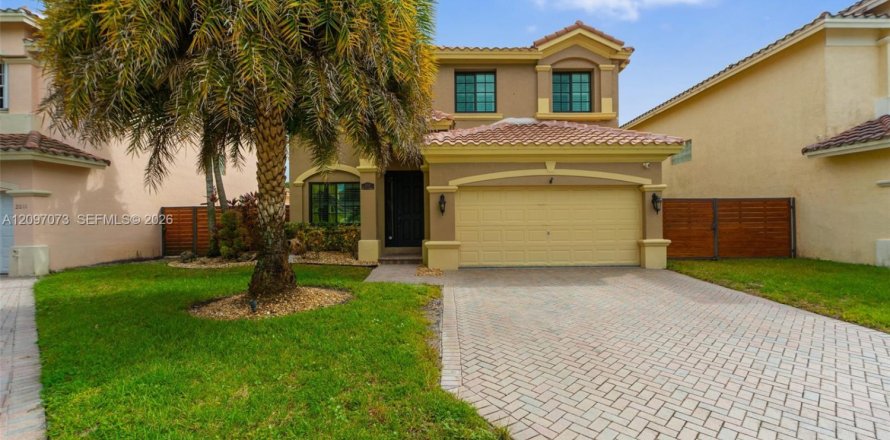 Villa ou maison à Pembroke Pines, Floride 4 chambres, 225.57 m2 № 2395518