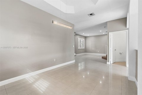 Villa ou maison à vendre à Pembroke Pines, Floride: 4 chambres, 225.57 m2 № 2395518 - photo 17