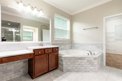 House in Winter Garden, Florida 6 bedrooms, 435.34 sq.m. № 1849853 - photo 24