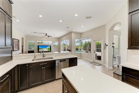 House in Bradenton, Florida 4 bedrooms, 322.09 sq.m. № 1683040 - photo 11