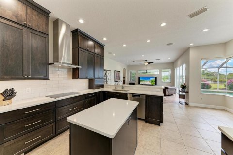 House in Bradenton, Florida 4 bedrooms, 322.09 sq.m. № 1683040 - photo 10