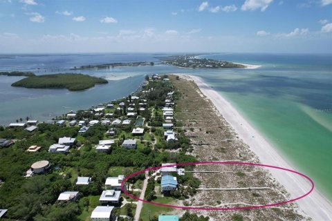 House in Placida, Florida 4 bedrooms, 177.54 sq.m. № 1082998 - photo 1