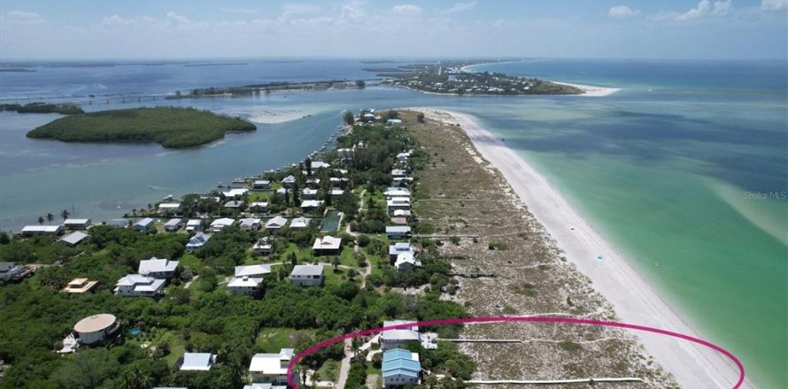 House in Placida, Florida 4 bedrooms, 177.54 sq.m. № 1082998