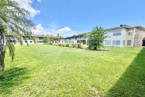 Condominio en venta en Port Charlotte, Florida, 1 dormitorio, 77.02 m2 № 1869130 - foto 24