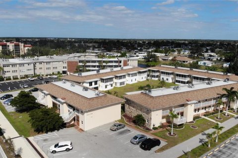Condominio en venta en Port Charlotte, Florida, 1 dormitorio, 77.02 m2 № 1869130 - foto 27