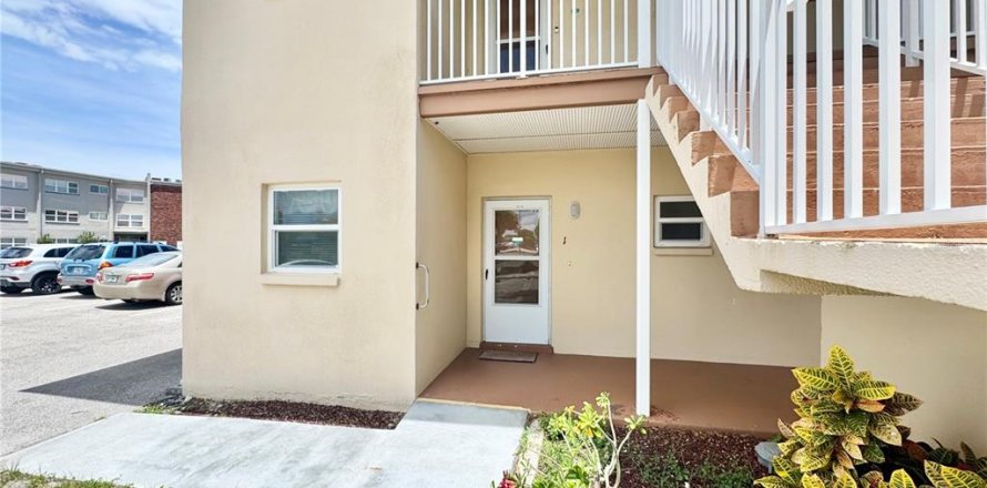 Condominio en Port Charlotte, Florida, 1 dormitorio  № 1869130
