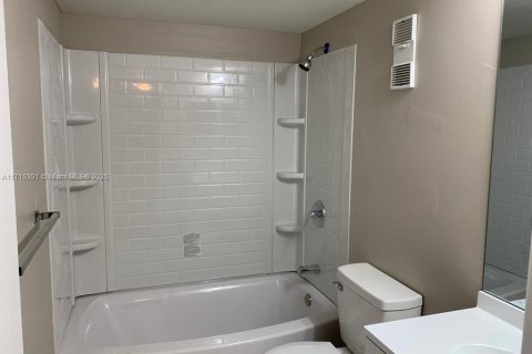 Condo in Miramar, Florida, 2 bedrooms № 1984926 - photo 14