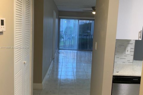 Condo in Miramar, Florida, 2 bedrooms № 1984926 - photo 2