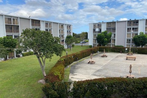 Condo in Miramar, Florida, 2 bedrooms № 1984926 - photo 27