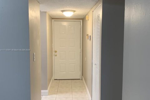 Condo in Miramar, Florida, 2 bedrooms № 1984926 - photo 11