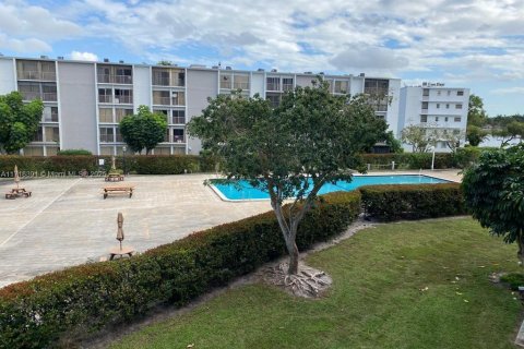 Condo in Miramar, Florida, 2 bedrooms № 1984926 - photo 26