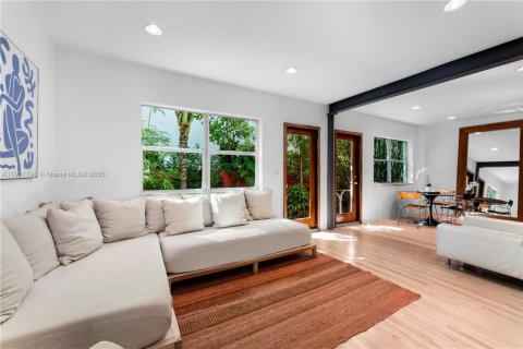 Apartamento en alquiler en Miami Beach, Florida, 1 dormitorio, 85.66 m2 № 1953419 - foto 1