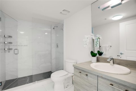 Condo in Sunny Isles Beach, Florida, 2 bedrooms  № 1954058 - photo 14