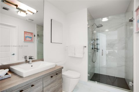 Condo in Sunny Isles Beach, Florida, 2 bedrooms  № 1954058 - photo 12