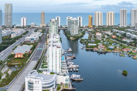 Condo in Sunny Isles Beach, Florida, 2 bedrooms  № 1954058 - photo 19