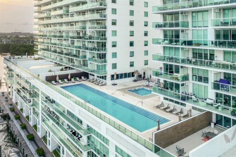 Condo in Sunny Isles Beach, Florida, 2 bedrooms  № 1954058 - photo 16
