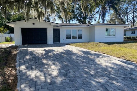 Снять в аренду виллу или дом в Уинтер-Хейвен, Флорида 3 спальни, 128.21м2, № 1988172 - фото 1