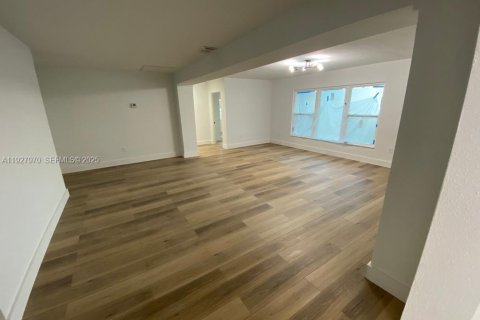 Снять в аренду виллу или дом в Уинтер-Хейвен, Флорида 3 спальни, 128.21м2, № 1988172 - фото 4