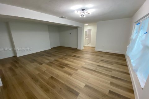 Снять в аренду виллу или дом в Уинтер-Хейвен, Флорида 3 спальни, 128.21м2, № 1988172 - фото 10