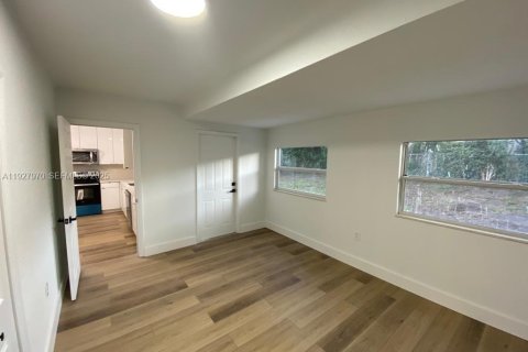 Снять в аренду виллу или дом в Уинтер-Хейвен, Флорида 3 спальни, 128.21м2, № 1988172 - фото 2