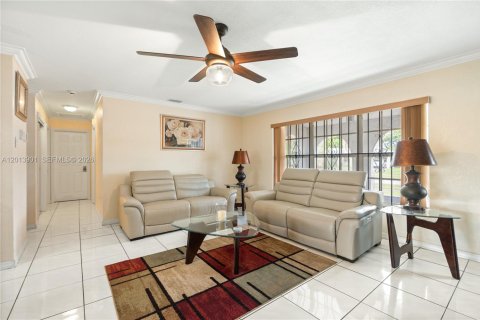 Villa ou maison à vendre à Miami Gardens, Floride: 3 chambres, 112.04 m2 № 2176081 - photo 8