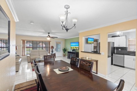 Villa ou maison à vendre à Miami Gardens, Floride: 3 chambres, 112.04 m2 № 2176081 - photo 7