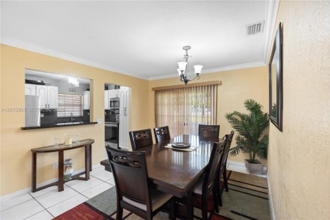 Villa ou maison à vendre à Miami Gardens, Floride: 3 chambres, 112.04 m2 № 2176081 - photo 6