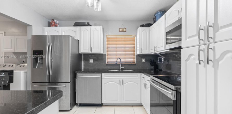 Villa ou maison à Miami Gardens, Floride 3 chambres, 112.04 m2 № 2176081