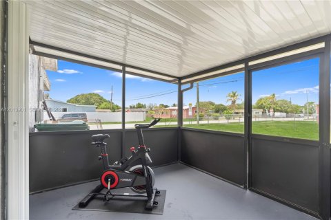 Villa ou maison à vendre à Miami Gardens, Floride: 3 chambres, 112.04 m2 № 2176081 - photo 17