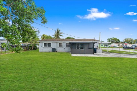 Villa ou maison à vendre à Miami Gardens, Floride: 3 chambres, 112.04 m2 № 2176081 - photo 15