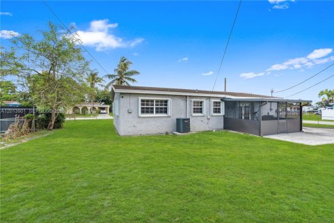 Villa ou maison à vendre à Miami Gardens, Floride: 3 chambres, 112.04 m2 № 2176081 - photo 16