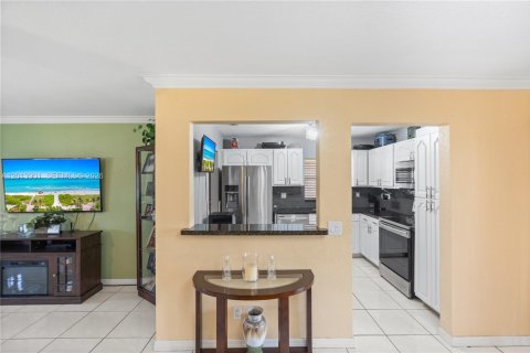 Villa ou maison à vendre à Miami Gardens, Floride: 3 chambres, 112.04 m2 № 2176081 - photo 5