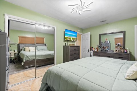 Villa ou maison à vendre à Miami Gardens, Floride: 3 chambres, 112.04 m2 № 2176081 - photo 9