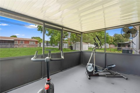 Villa ou maison à vendre à Miami Gardens, Floride: 3 chambres, 112.04 m2 № 2176081 - photo 18