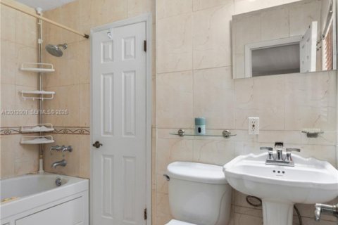 Villa ou maison à vendre à Miami Gardens, Floride: 3 chambres, 112.04 m2 № 2176081 - photo 12
