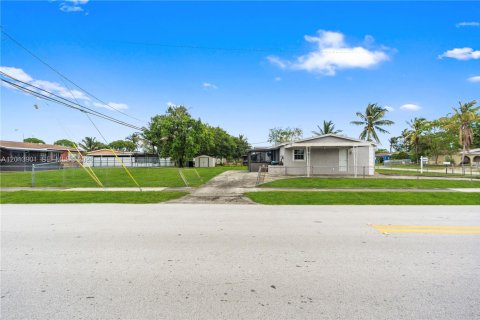 Villa ou maison à vendre à Miami Gardens, Floride: 3 chambres, 112.04 m2 № 2176081 - photo 20