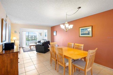 Condo in Bradenton, Florida, 2 bedrooms  № 2142353 - photo 11